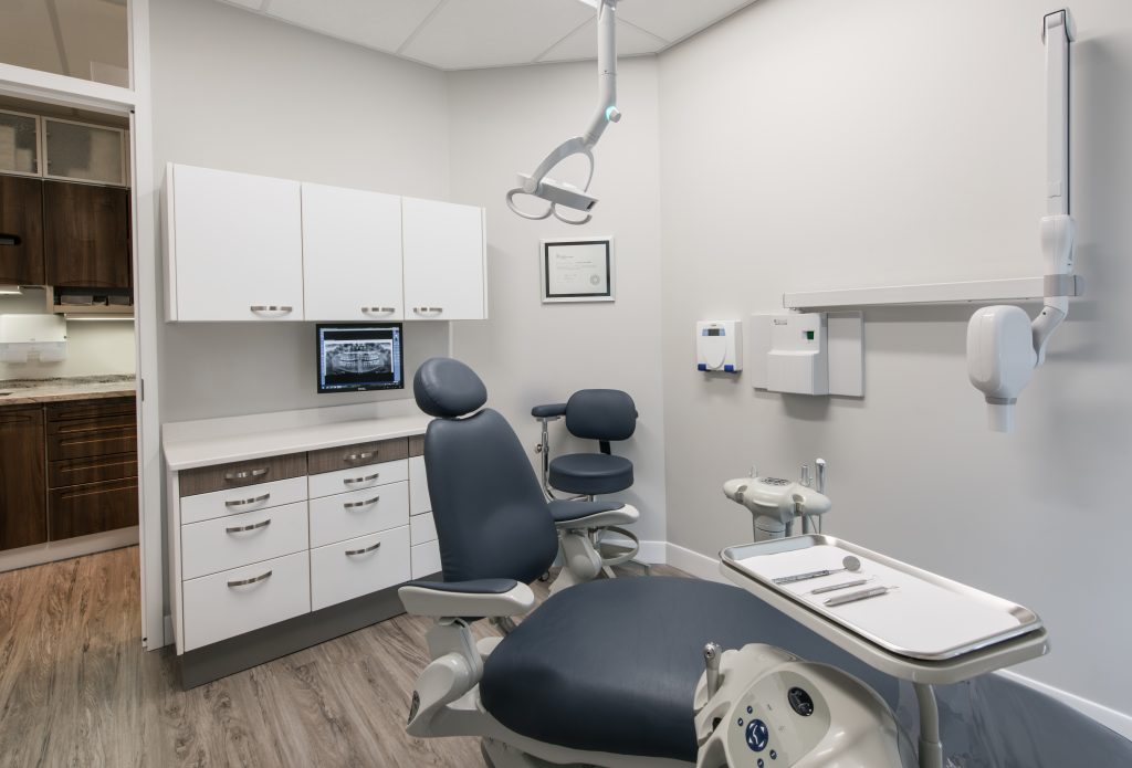Centre Dentaire Paradis | 1150 Boulevard de la Grande-Allée, Boisbriand, QC J7G 2T4, Canada | Phone: (450) 435-8801