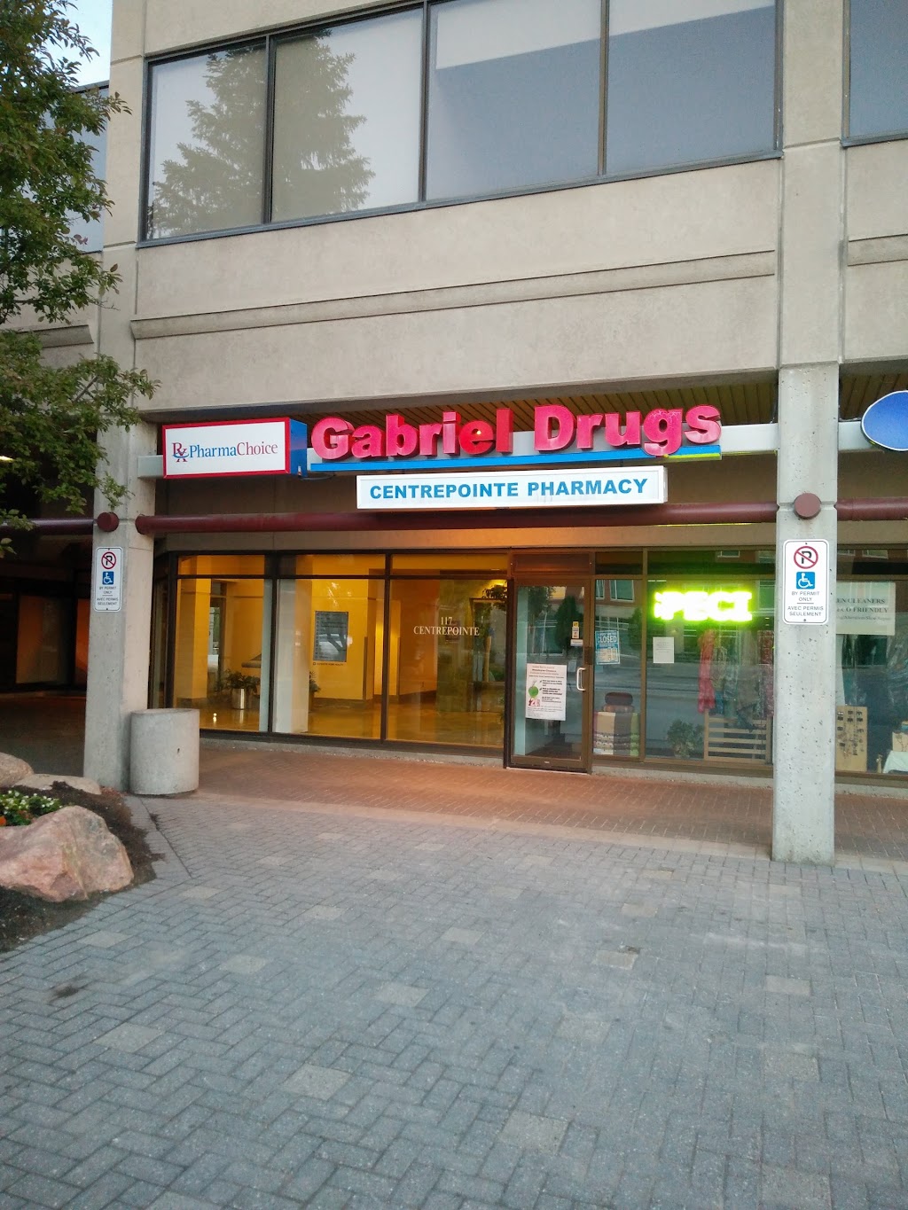 Centrepointe Gabriel Drugs | 117 Centrepointe Dr, Nepean, ON K2G 5X3, Canada | Phone: (613) 723-2366