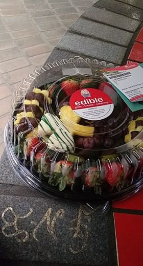Edible Arrangements | 10819 Jasper Ave, Edmonton, AB T5J 5G9, Canada | Phone: (780) 429-2901