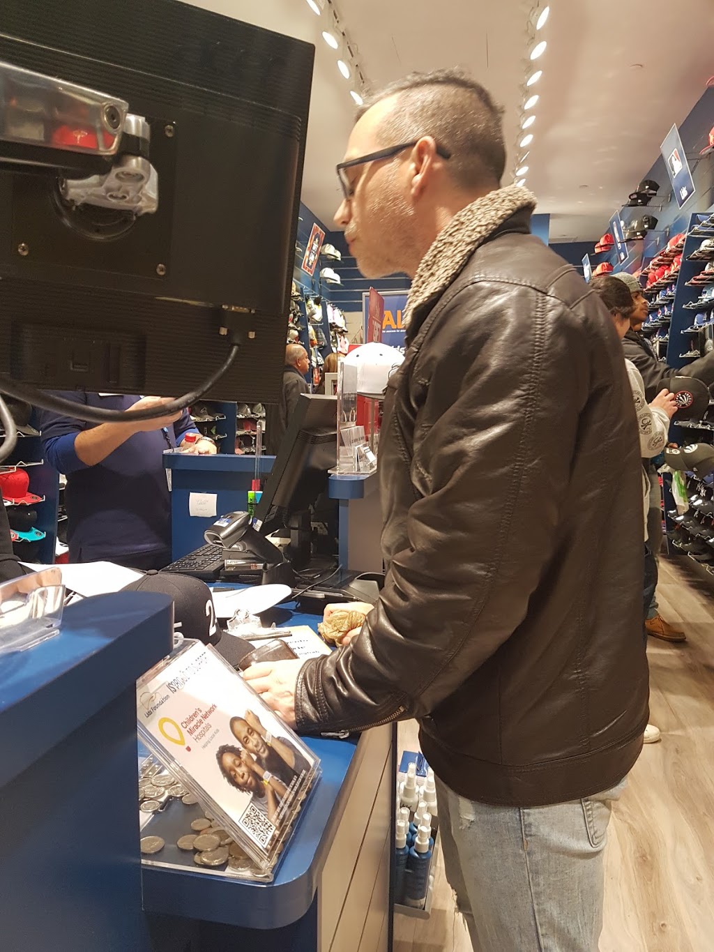 Lids | 5100 Erin Mills Pkwy b241, Mississauga, ON L5M 7E1, Canada | Phone: (905) 997-4100