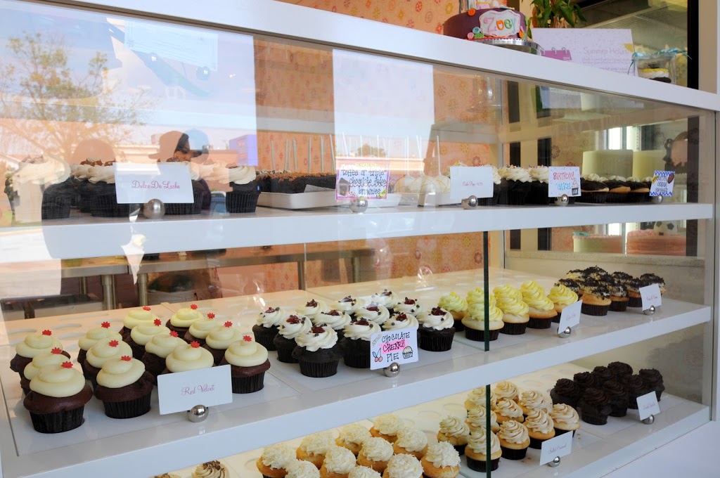 Simply Frosted Cupcakery | 5550 Lawrence Ave E #5, Scarborough, ON M1C 3B2, Canada | Phone: (416) 283-7486