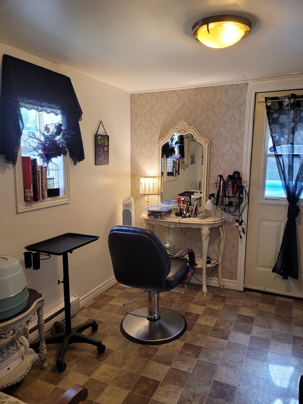 Crimson Hair By Crystal | 539 Gilchrist St, Peterborough, ON K9H 4N8, Canada | Phone: (705) 760-0304