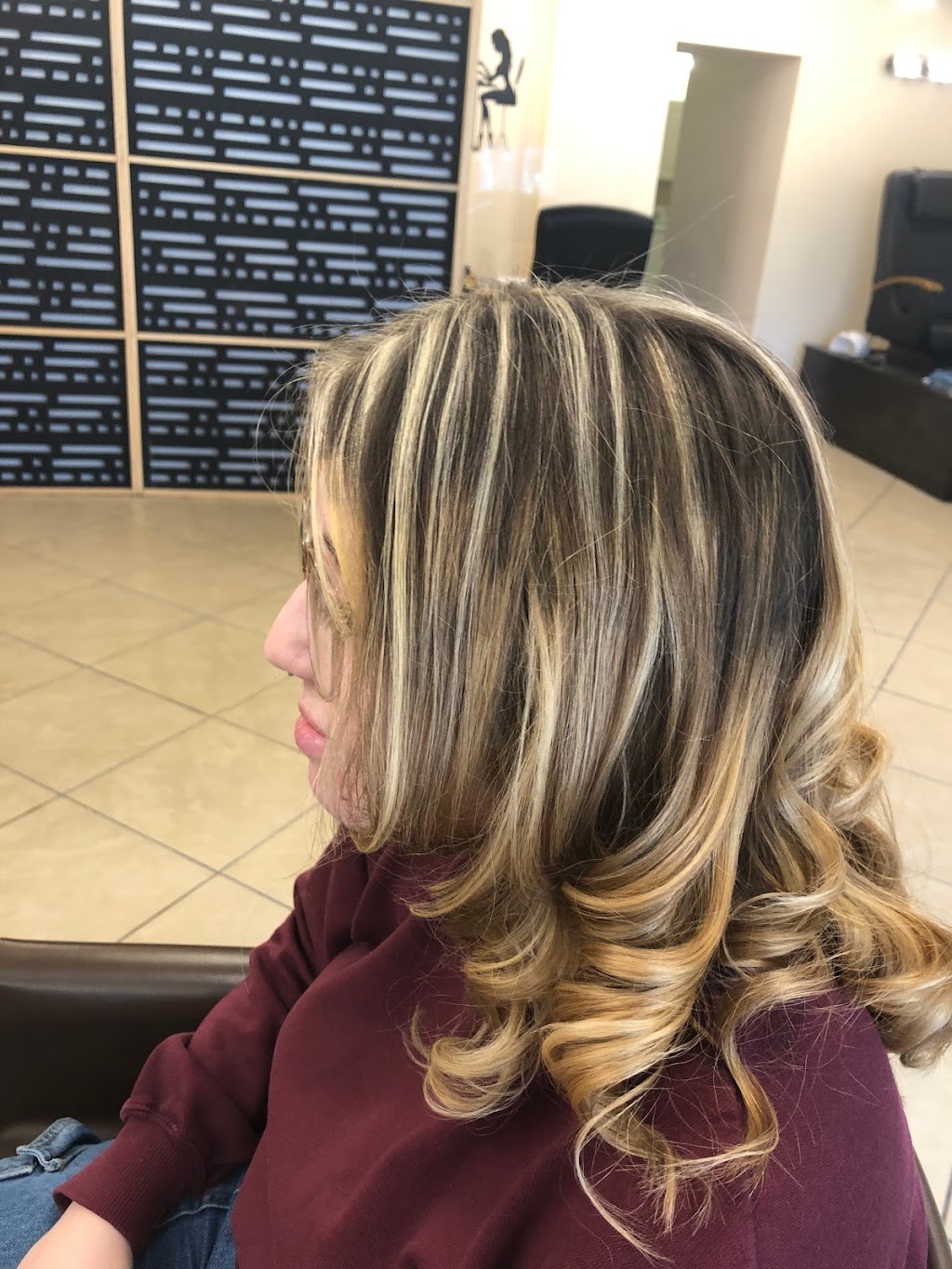 The Edge Beauty Bar | 70 Ottawa St N, Hamilton, ON L8H 3Z1, Canada | Phone: (289) 389-5959