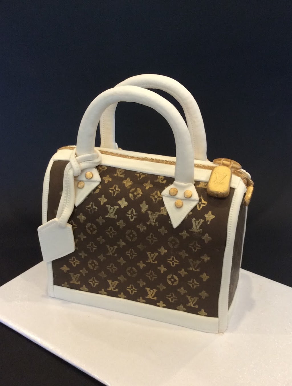 LauraBella Custom Cakery | 68 Heritage Crescent, Stony Plain, AB T7Z 2J8, Canada | Phone: (780) 903-3248