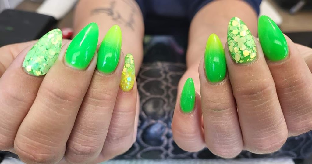Ongles et cils jennifer craig | 240 Rue Saint-Nicolas, Napierville, QC J0J 1L0, Canada | Phone: (438) 863-8752