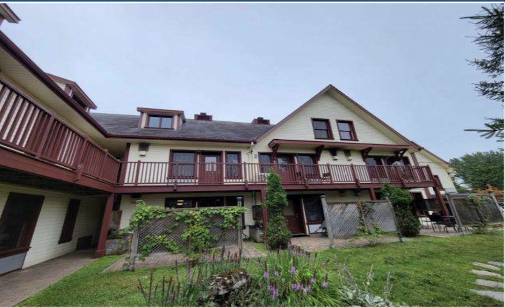 La Brise de Tremblant | 848 Rue Coupal, Mont-Tremblant, QC J8E 2P1, Canada | Phone: (514) 267-5421