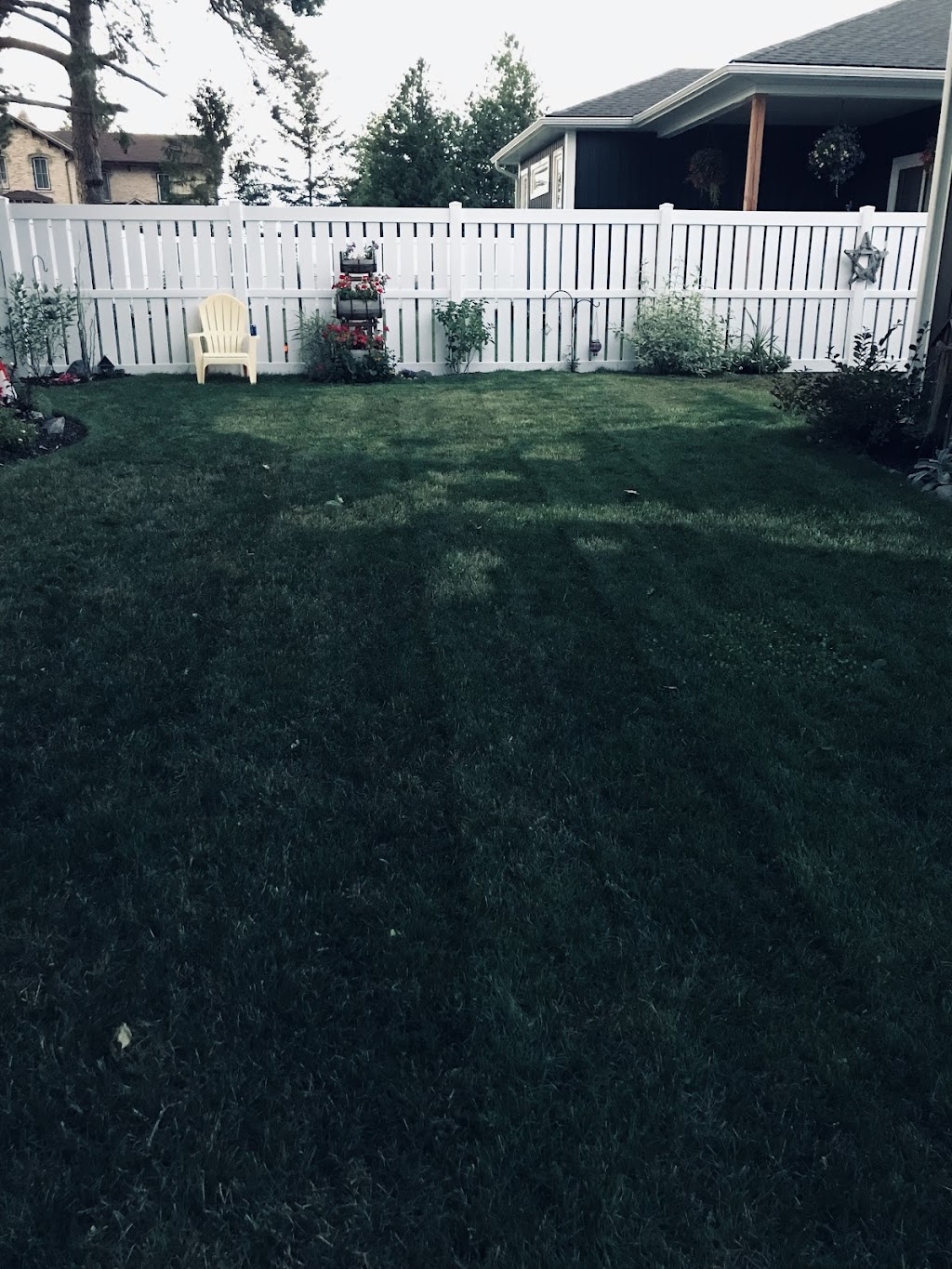 Top Notch Fence Co. | 667 Gloria St, Blyth, ON N0M 1H0, Canada | Phone: (519) 291-8456