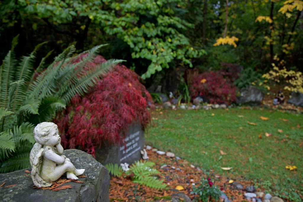 Robinson Memorial Park Cemetery | 621 Robinson St, Coquitlam, BC V3J 0A6, Canada | Phone: (604) 927-6020