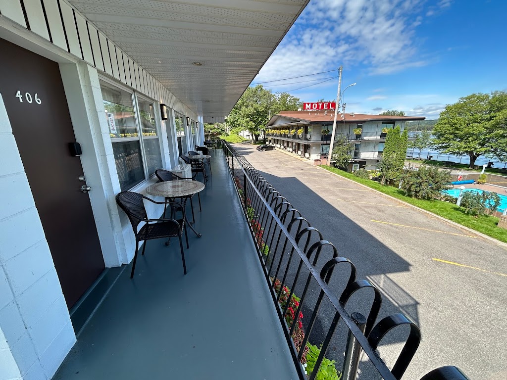 Motel Panoramique | 1303 Bd du Saguenay O, Chicoutimi, QC G7J 1A1, Canada | Phone: (418) 590-7455