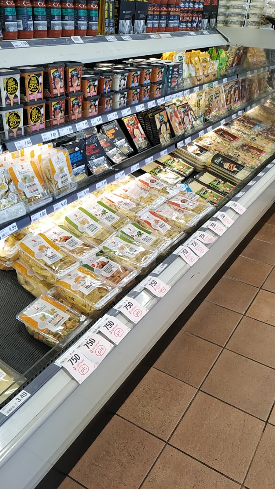 Loblaws | 3671 Dundas St W, York, ON M6S 2T3, Canada | Phone: (416) 769-7171