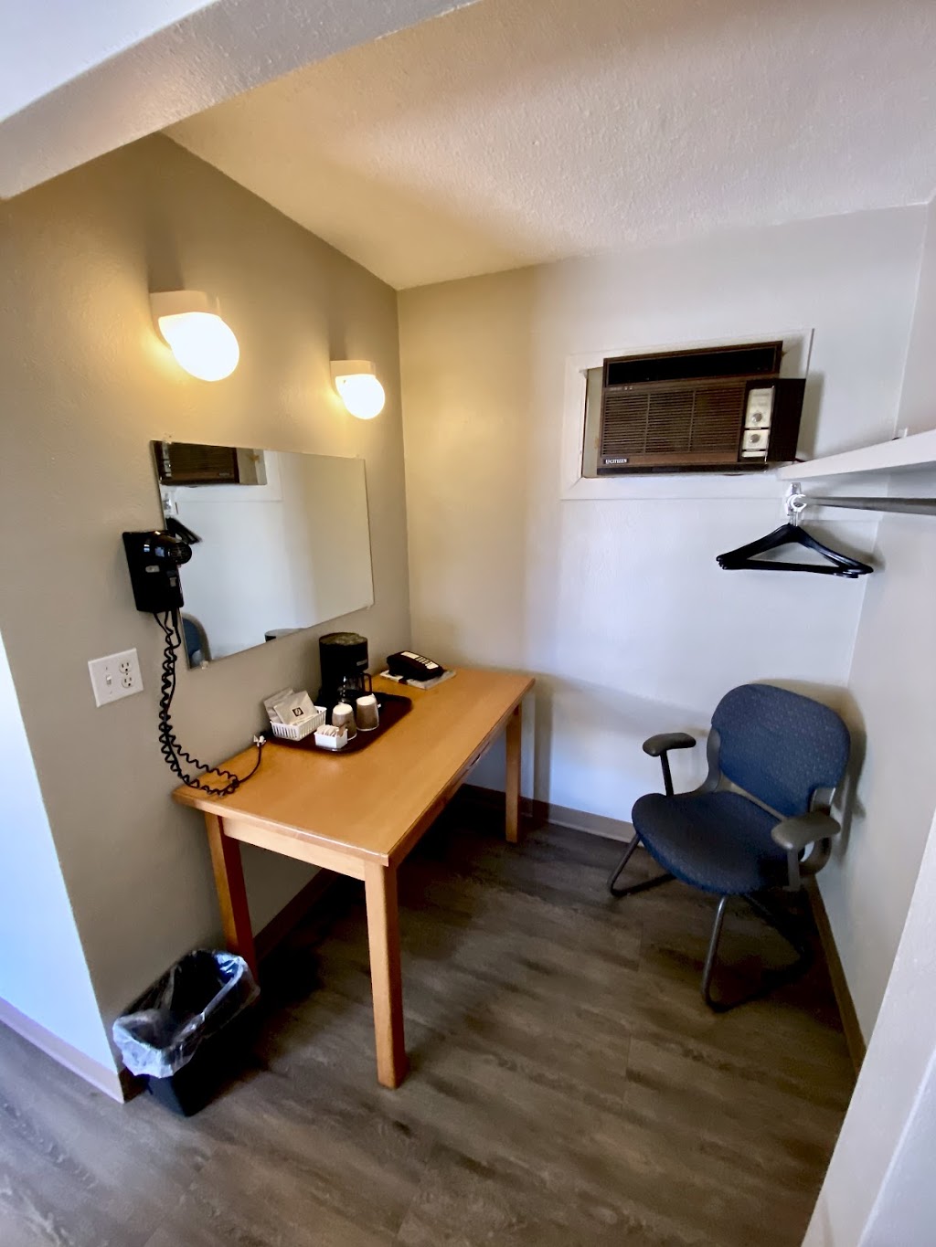 Silver Star Motel | 3700 32 St, Vernon, BC V1T 5N6, Canada | Phone: (250) 545-0501
