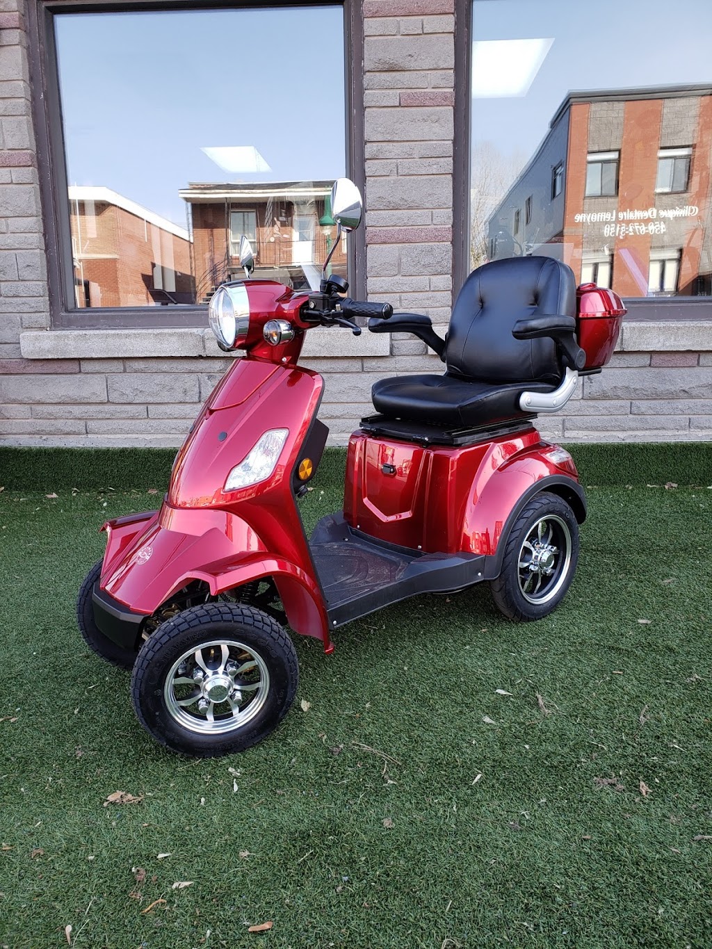 Scoot-E | 180 Rue Saint-Louis, LeMoyne, QC J4R 2L5, Canada | Phone: (450) 671-3438
