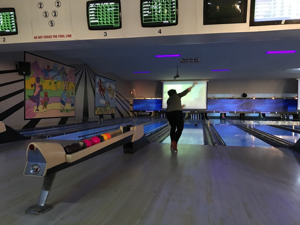 Mikes Bowling Lanes | 24 Lorne Ave W, Stratford, ON N5A 6S4, Canada | Phone: (519) 271-2092