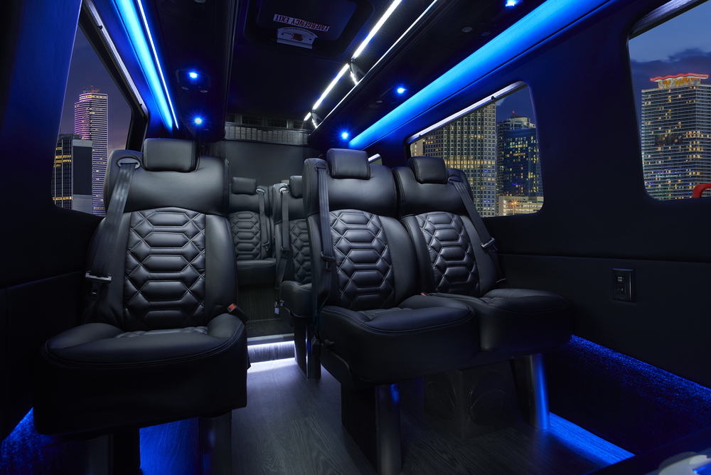 Montreal Corporate Limousines | 10543 Av. Drapeau, Montréal-Nord, QC H1H 3J4, Canada | Phone: (514) 942-5466