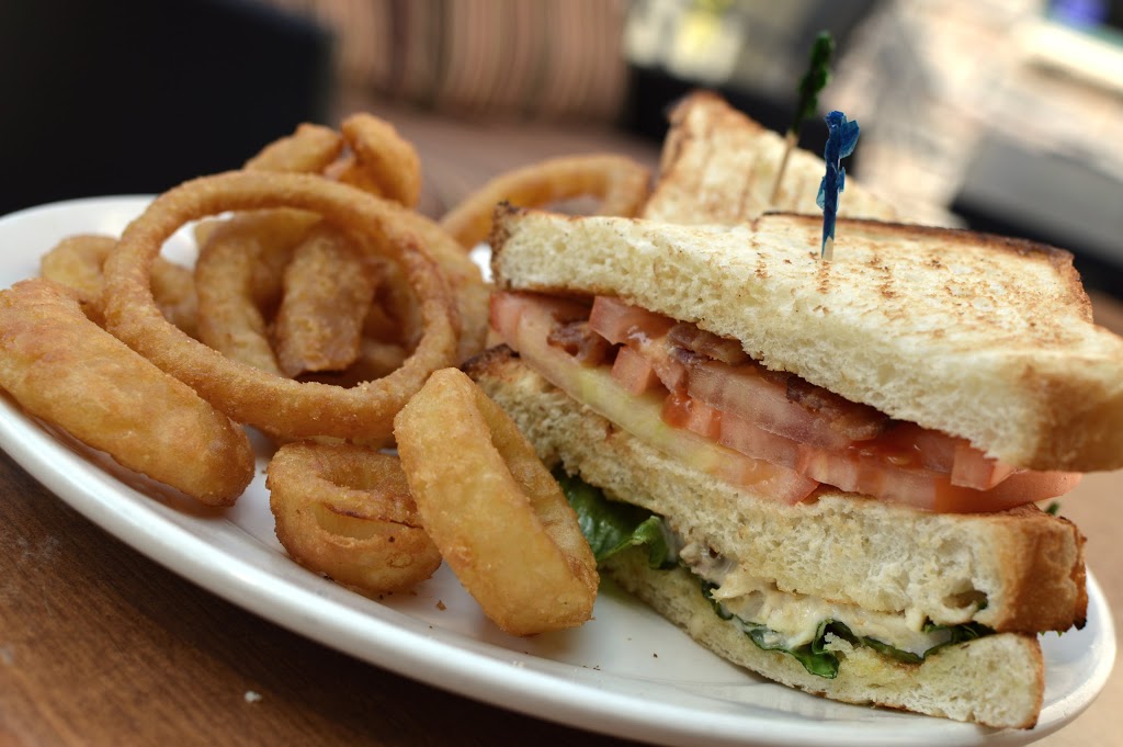 Smittys Restaurant Regent | 1512 Regent Ave W, Winnipeg, MB R2C 3B4, Canada | Phone: (204) 661-6191