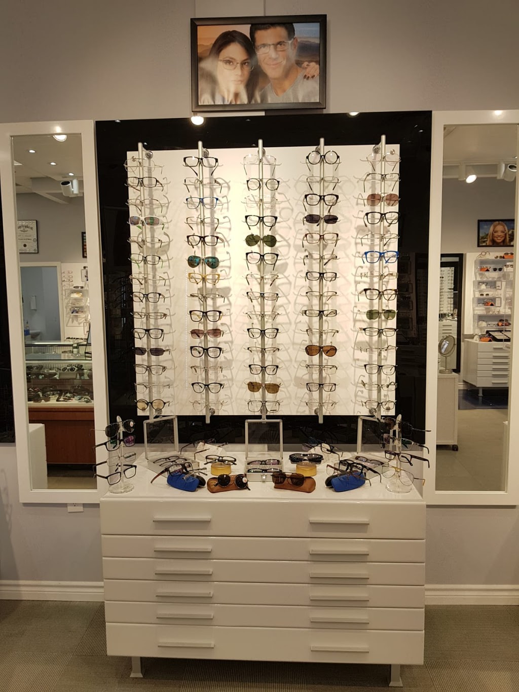 Carlingwood Shopping Centre Hakim Optical - 2121 Carling Ave #73 ...