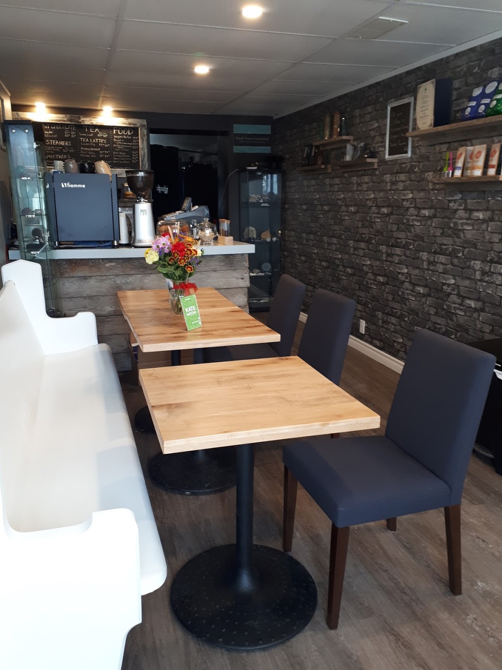 Elpida Café & Roastery | 196 Church St, Keswick, ON L4P 1J7, Canada | Phone: (905) 535-4673
