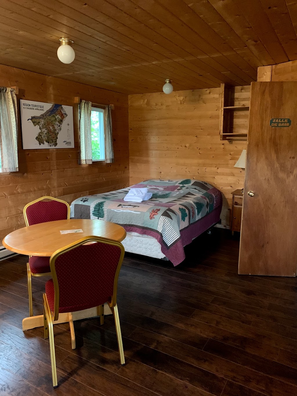 Chalets Villégiature et Pourvoirie Daaquam | 47 Rue des Moulins, Saint-Just-de-Bretenières, QC G0R 3H0, Canada | Phone: (418) 244-3442