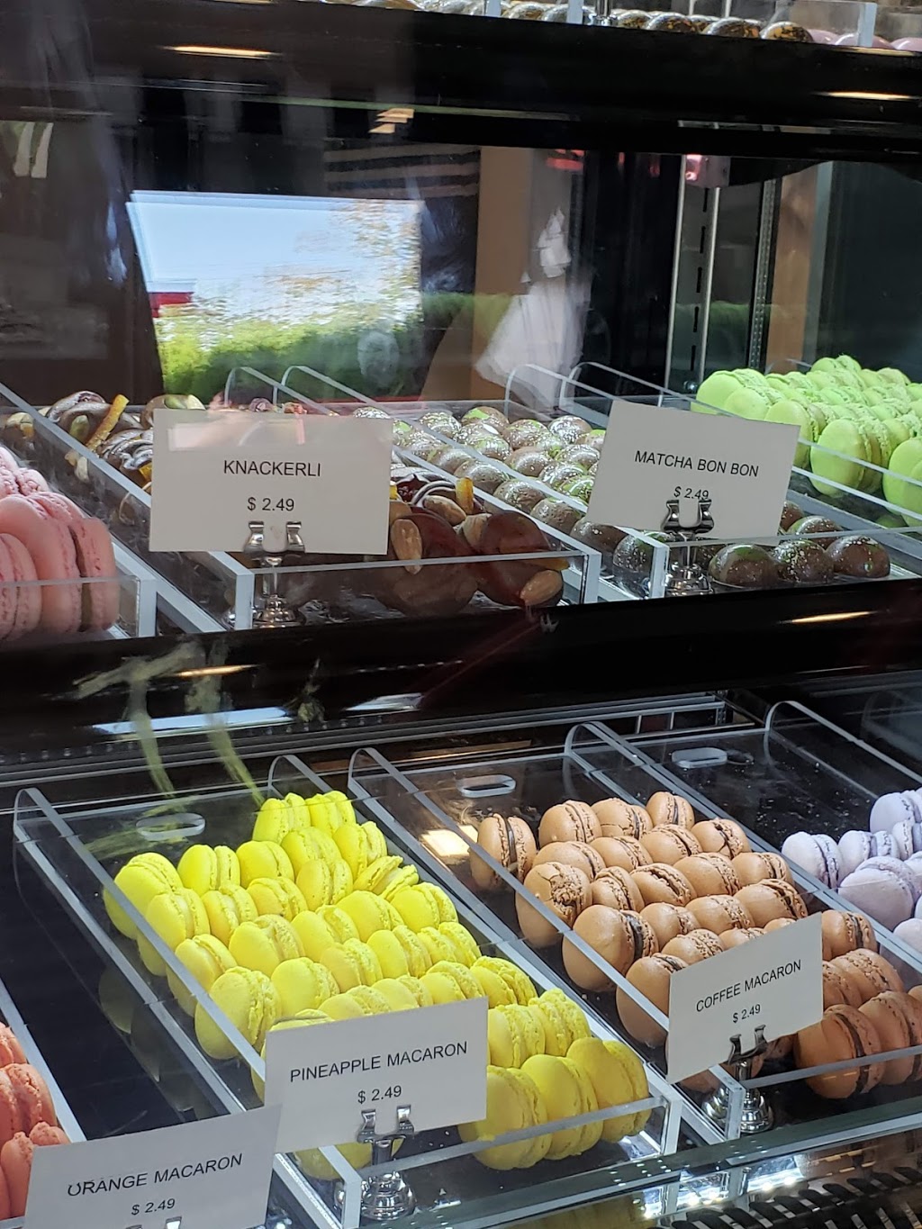 Red Ganache | 5592 Robinson St, Niagara Falls, ON L2G 2A8, Canada | Phone: (437) 248-1478
