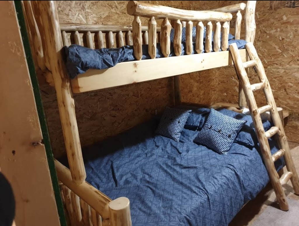 Pioneer Handcrafted Log Furniture | 44147 Hyw12, Zhoda, MB R0A 2P0, Canada | Phone: (204) 312-0202