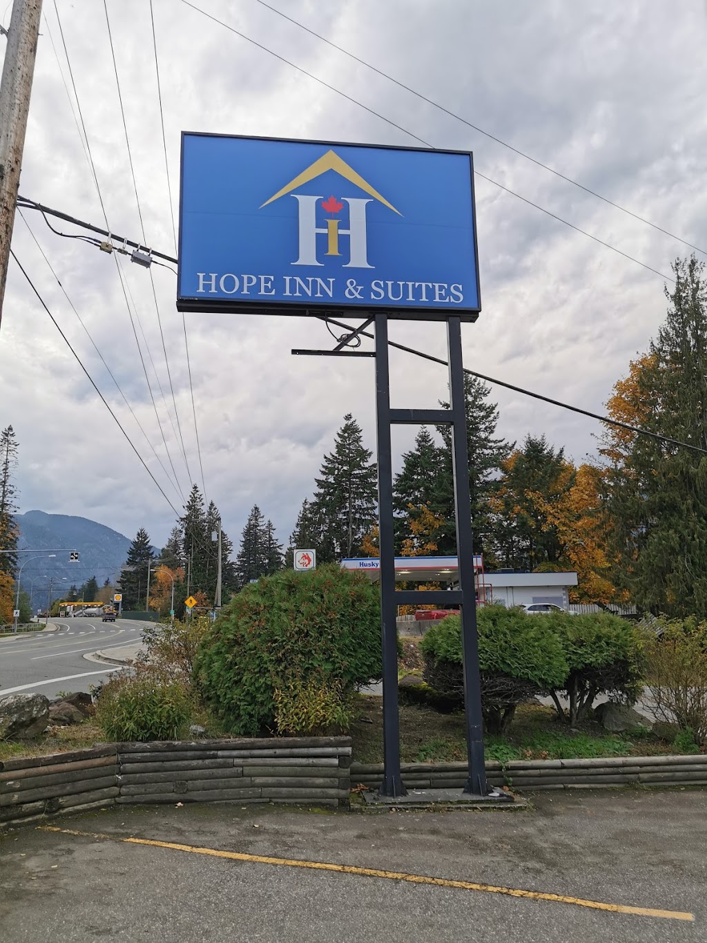 Hope Inn & Suites | 377 Old Hope Princeton Way, Hope, BC V0X 1L4, Canada | Phone: (604) 869-7107