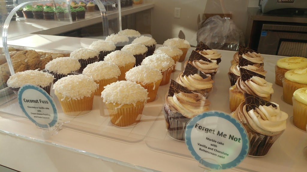 Fuss Cupcakes | 2339 Rabbit Hill Rd NW, Edmonton, AB T6R 3L6, Canada | Phone: (780) 435-5333
