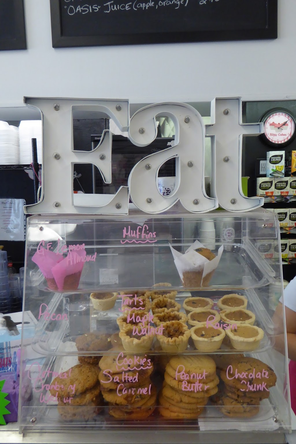 Ritzy Cakes & Eatery | 20 Alice St, Waterford, ON N0E 1Y0, Canada | Phone: (519) 443-0964