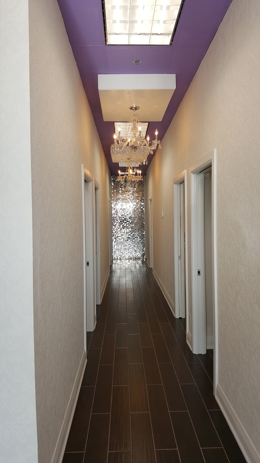 La Unique Laser Centre | 10 Cottrelle Blvd #109, Brampton, ON L6S 0E1, Canada | Phone: (905) 799-2354