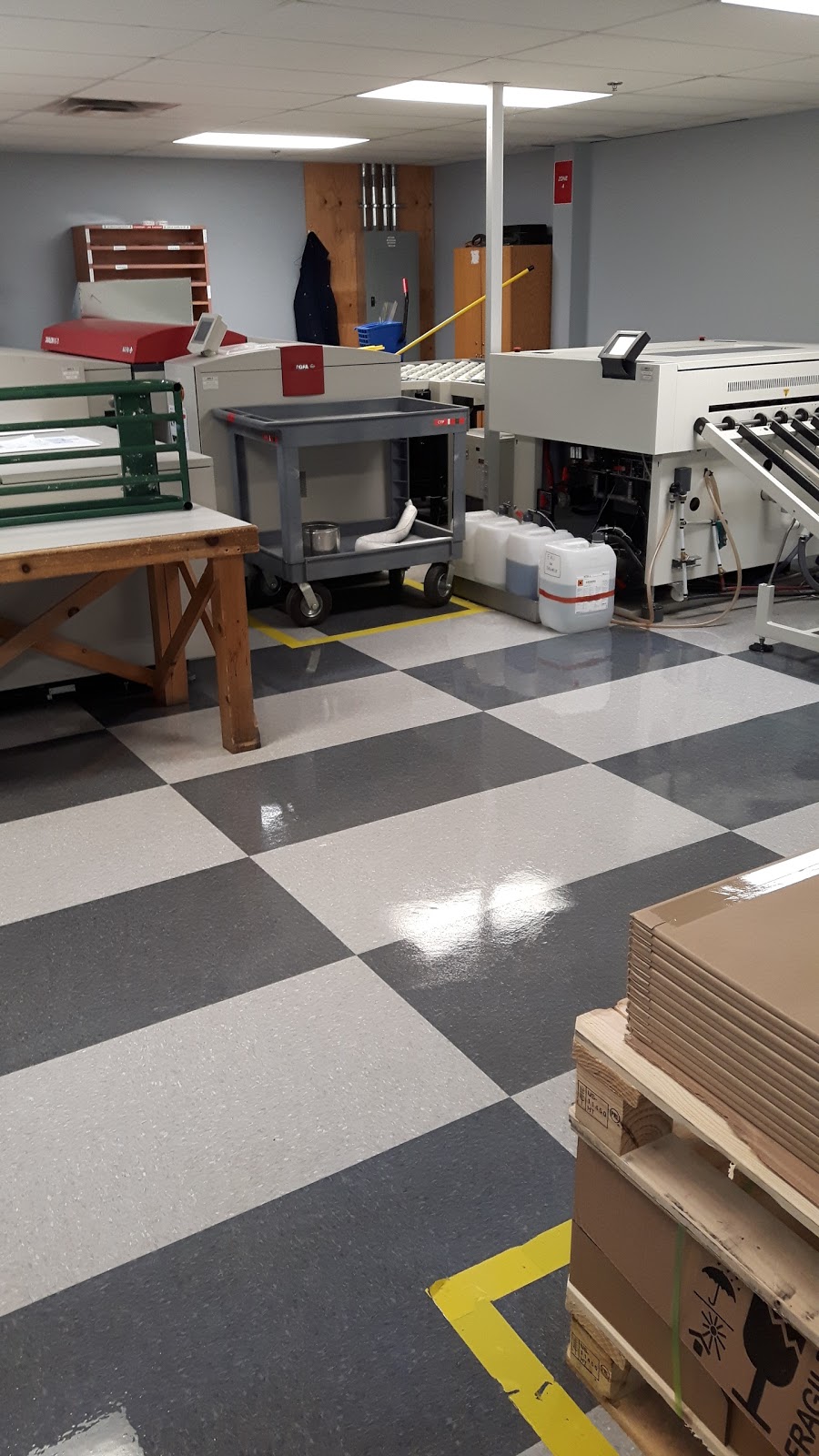 Nettoyage Cirage de plancher et de tapis R.G. | 1350 Rue de lArc-en-Ciel, Laval, QC H7A 4J5, Canada | Phone: (450) 936-2220
