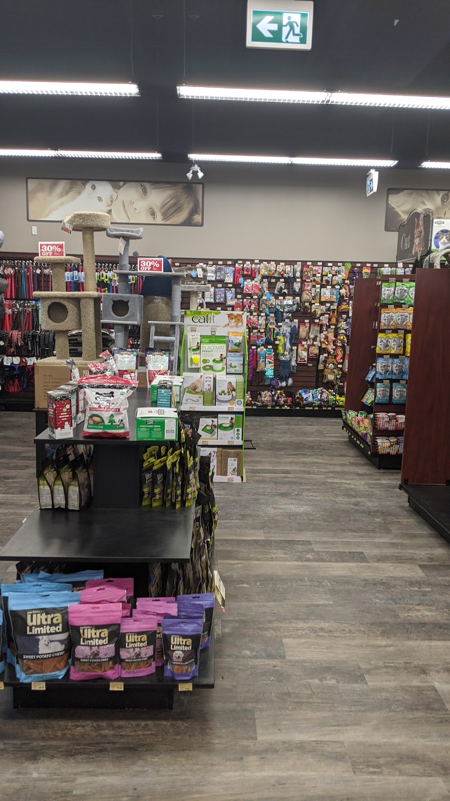 Pet Valu | 1245 Dupont St, Toronto, ON M6H 2A6, Canada | Phone: (416) 536-4282