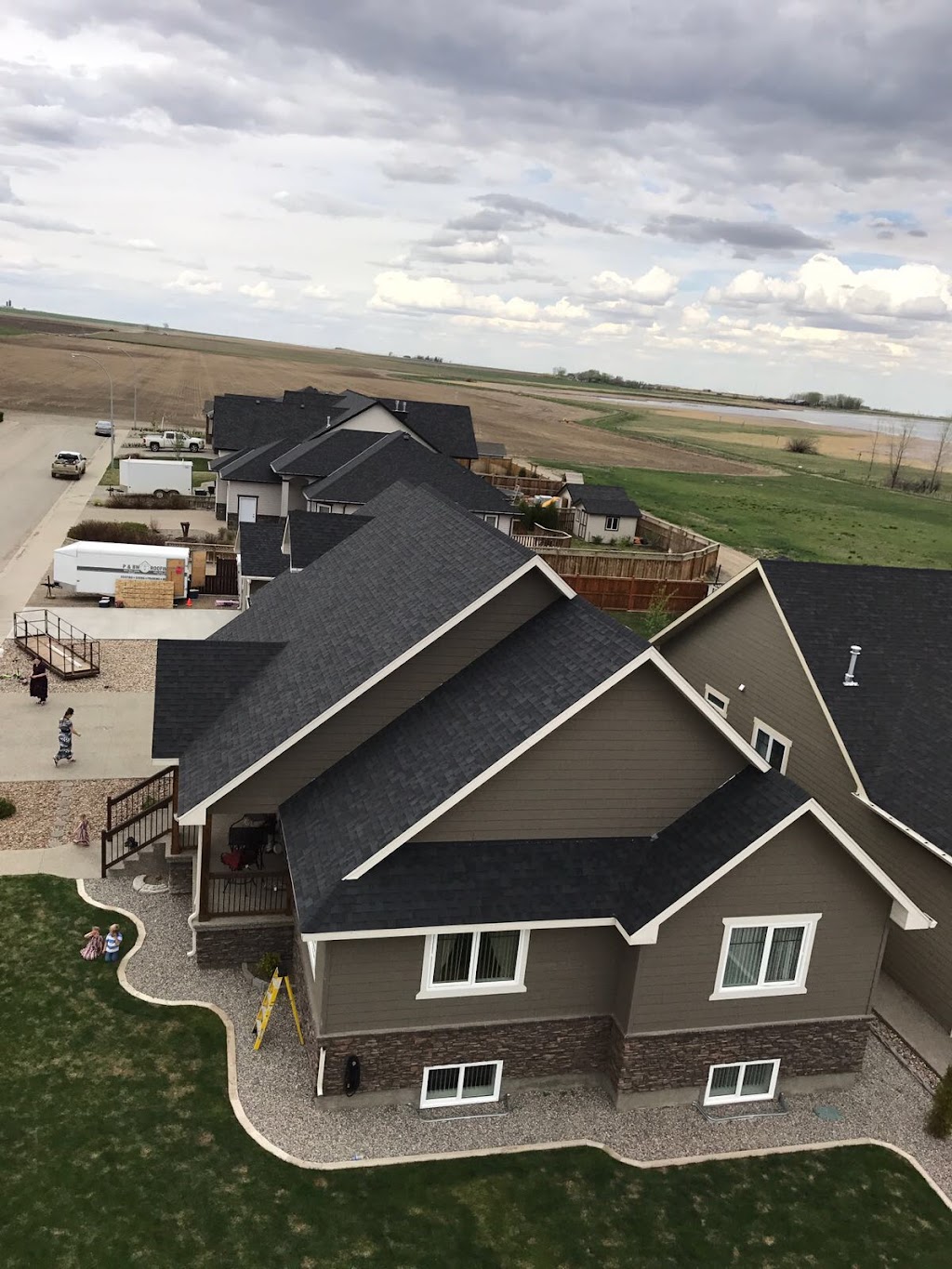 P & BW ROOFING Ltd. | 120 2st, Iron Springs, AB T0K 1G0, Canada | Phone: (403) 894-3834