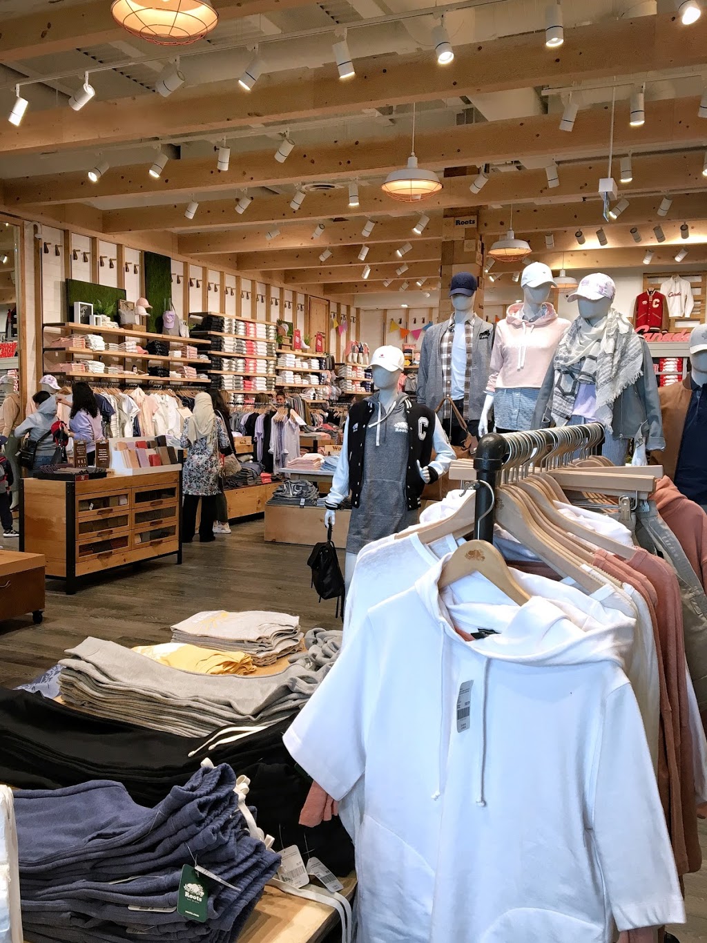 Roots | 3401 Dufferin St Unit 117, Toronto, ON M6A 2T9, Canada | Phone: (416) 783-3371