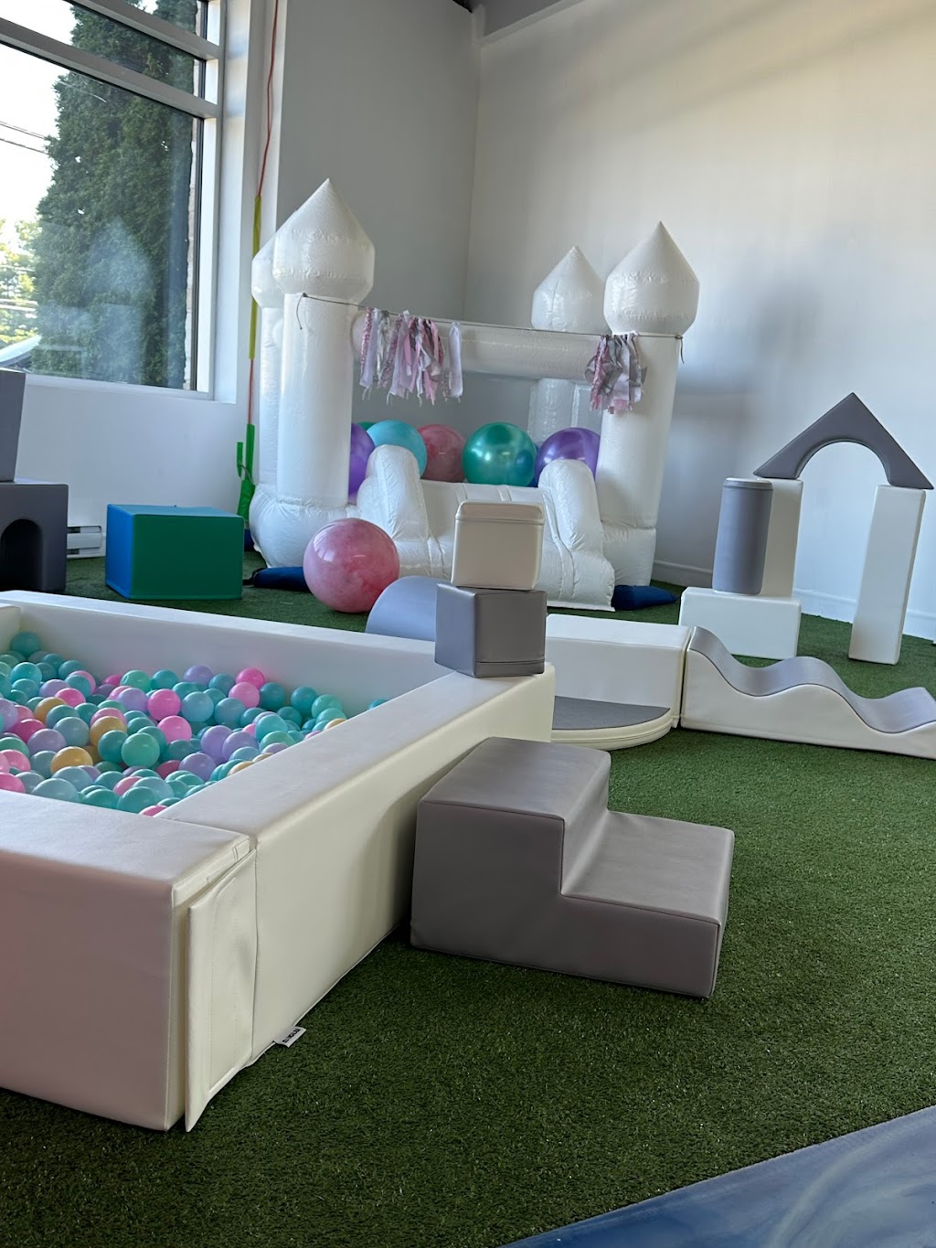 Salle de Motricité. Confetti Inc. | 6000 Bd Laurier Suite 100, Terrebonne, QC J7M 0A1, Canada | Phone: (514) 632-0311