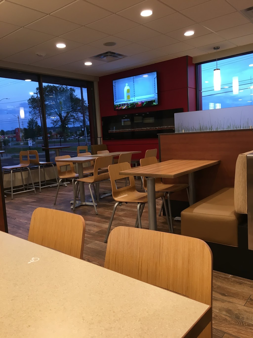 Wendys | 623 Queenston Rd, Hamilton, ON L8K 1J7, Canada | Phone: (905) 560-5310