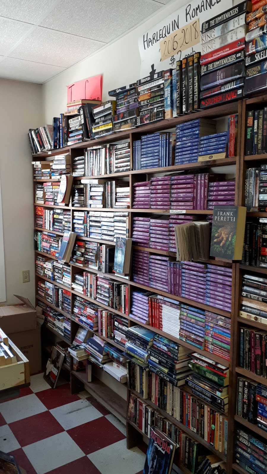 Arlies Books | 32 Market St N, Smiths Falls, ON K7A 2E6, Canada | Phone: (613) 283-0116