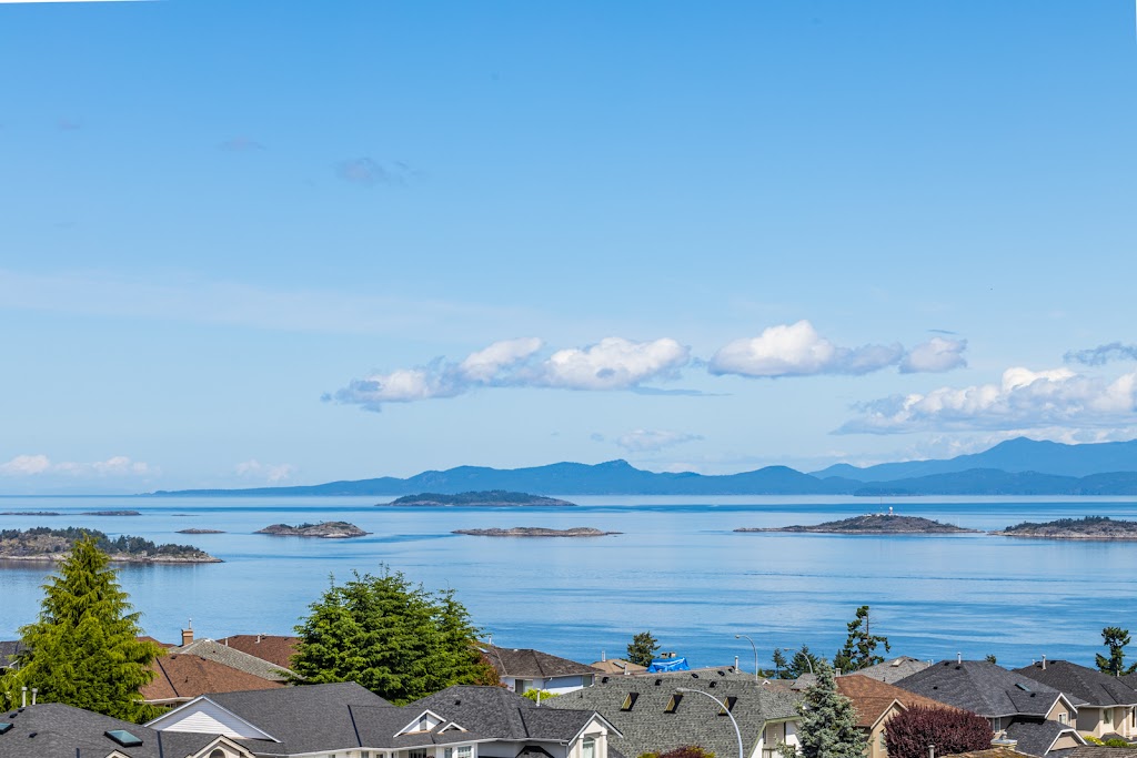 Jessica Phillips - Century 21 Harbour Realty | 3179 Barons Rd, Nanaimo, BC V9T 5W5, Canada | Phone: (250) 816-2415