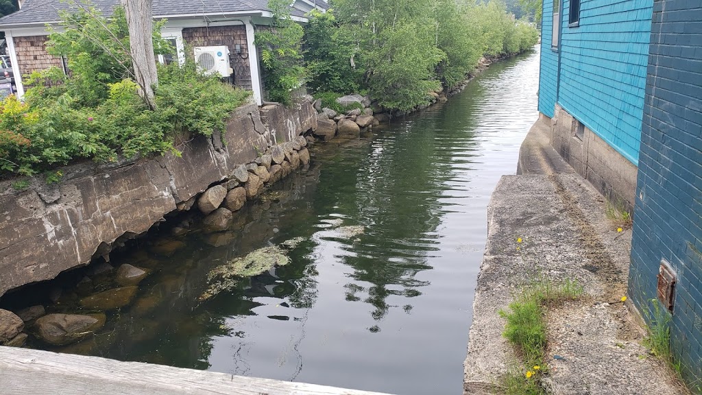 Mahone Bay Visitors Information Centre | 165 Edgewater St, Mahone Bay, NS B0J 2E0, Canada | Phone: (902) 624-6151