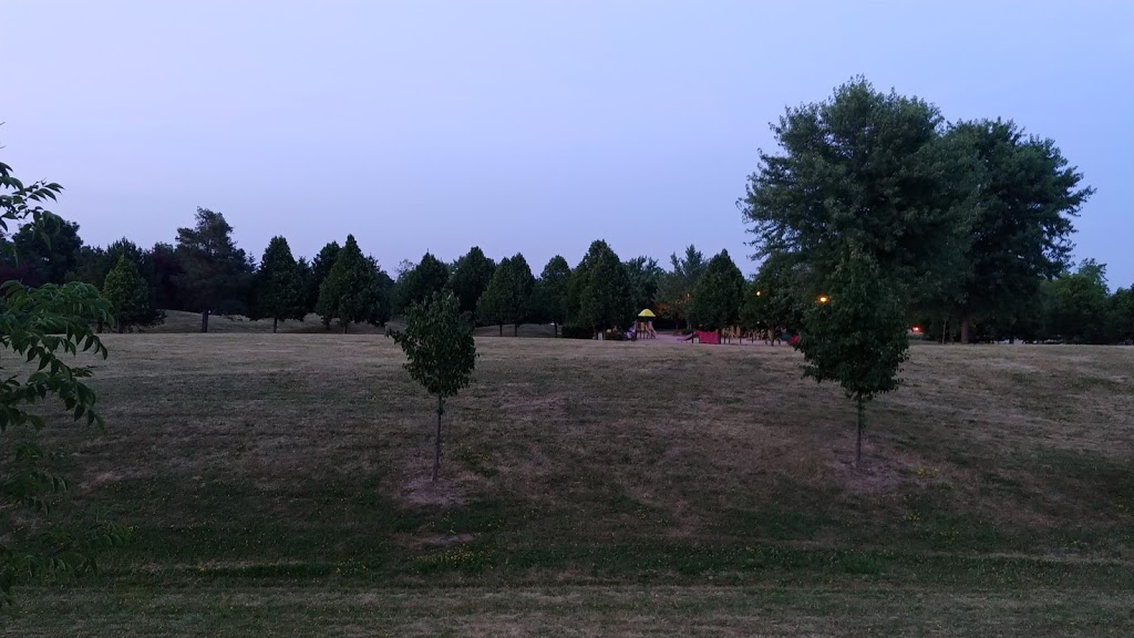 White Oak Parkette | Springbrook Dr., W. of Bayview Av & N. of Bantry Ave., Richmond Hill, ON L4B 3R3, Canada | Phone: (905) 771-8800