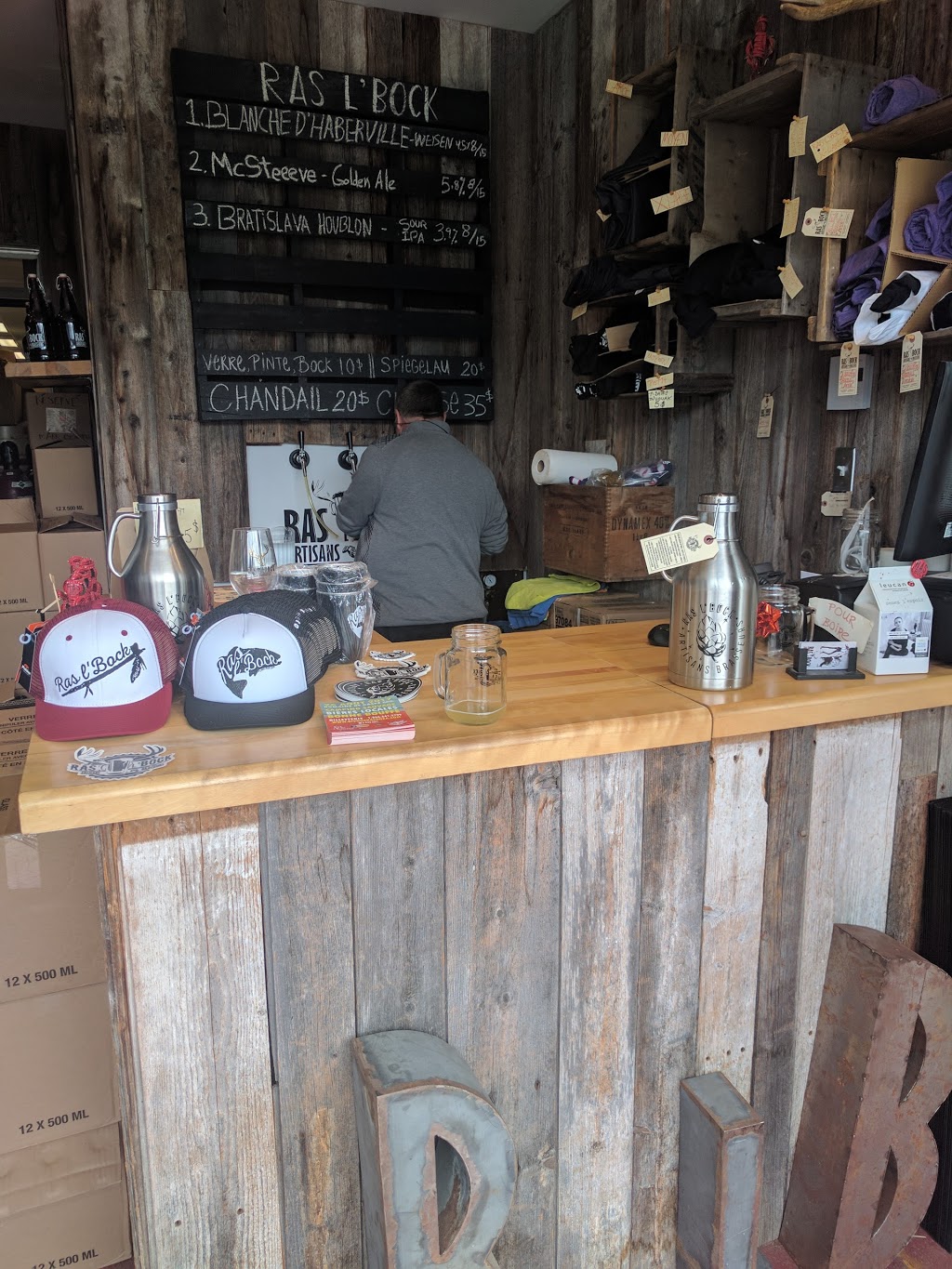 Boutique Ras LBock | 4 Chemin du Roy E B, Saint-Jean-Port-Joli, QC G0R 3G0, Canada | Phone: (418) 371-0998