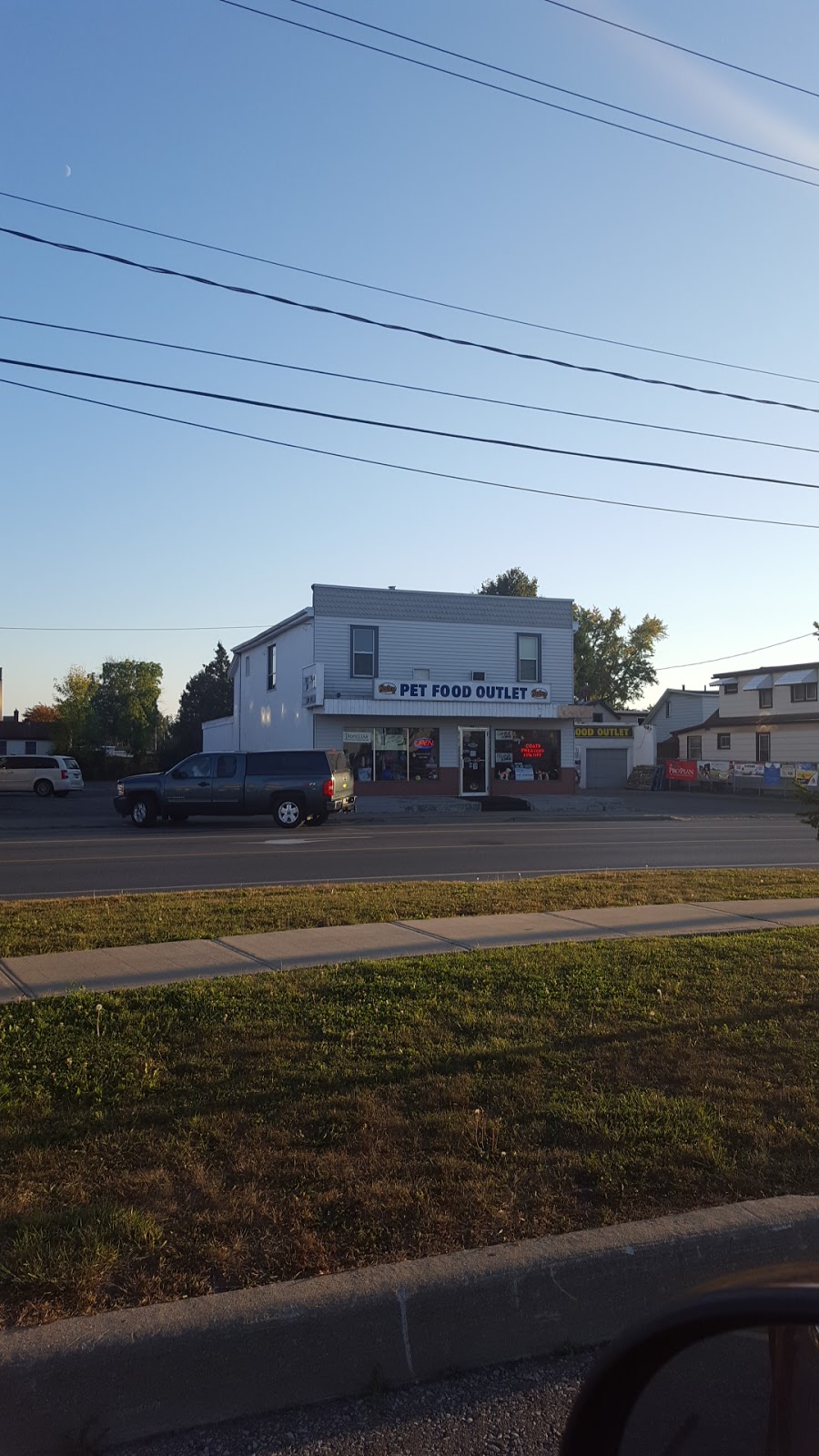 Pet Food Outlet | 824 Ontario Rd, Welland, ON L3B 5E2, Canada | Phone: (905) 735-7387