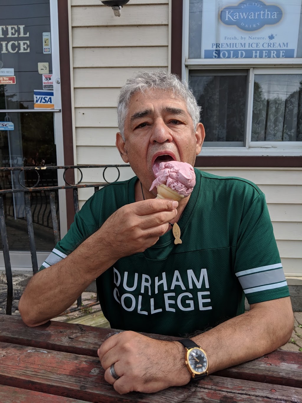 Scoops | 1607 King St E, Oshawa, ON L1H 8N9, Canada | Phone: (905) 436-2080