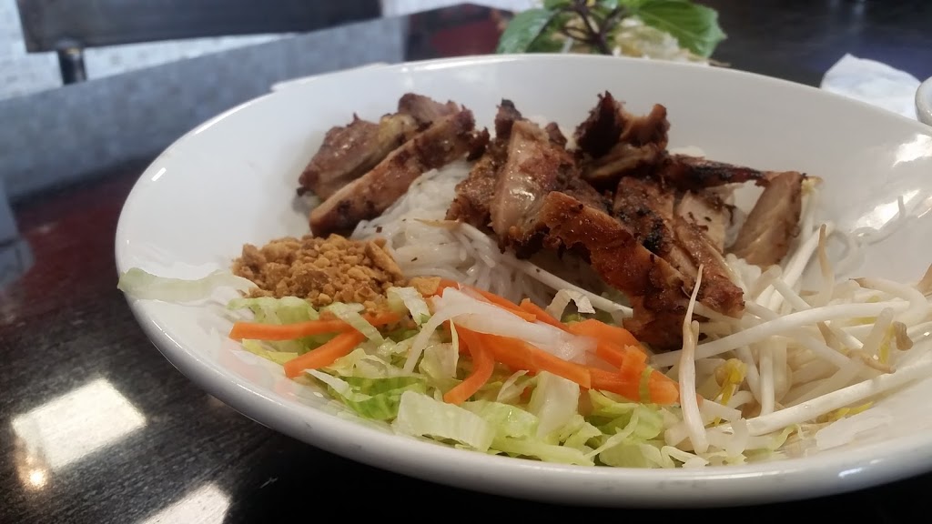 Pho Bistro | 649 Yonge St Unit 9, Barrie, ON L4N 4E7, Canada | Phone: (705) 719-6879