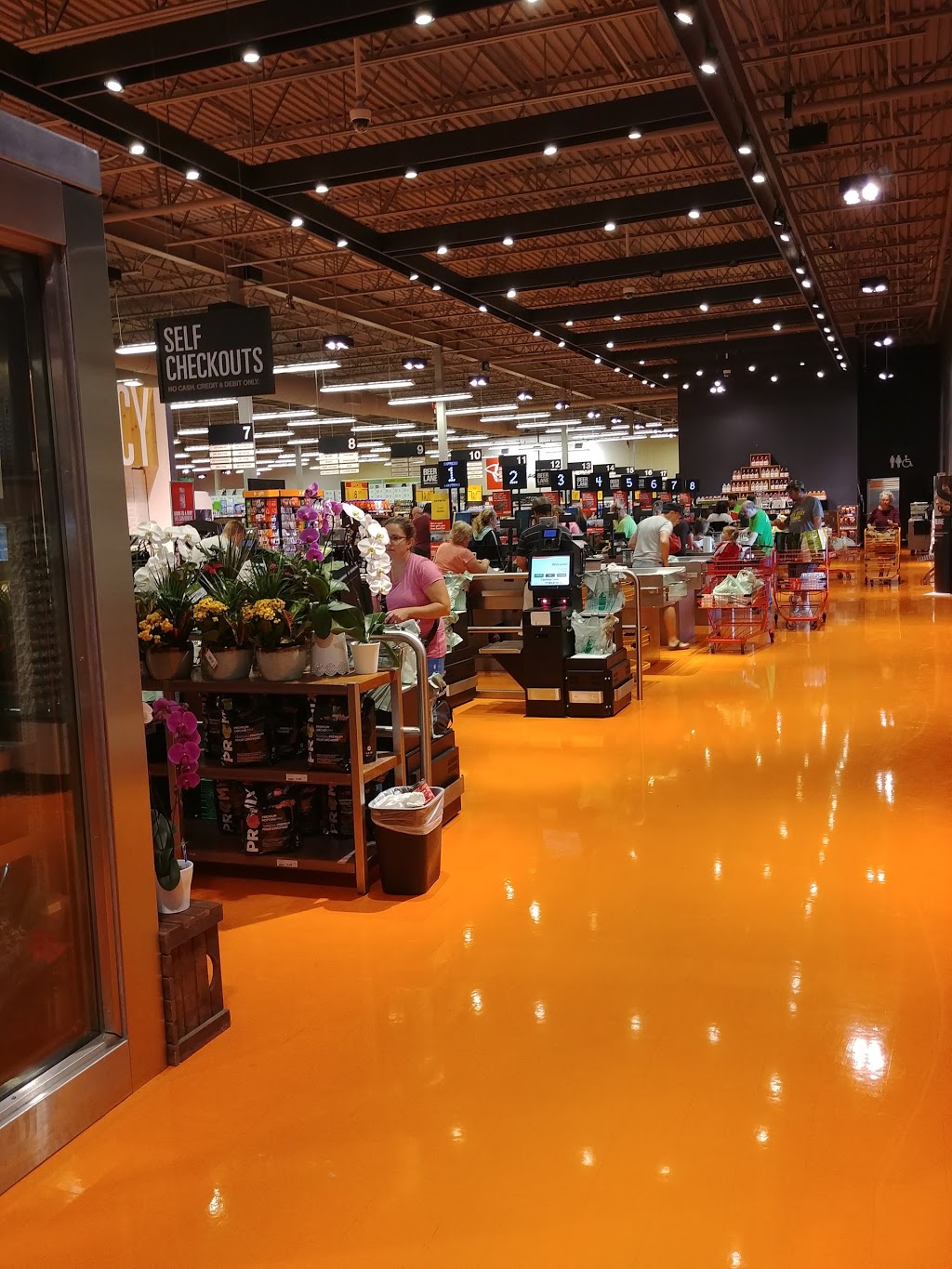 Loblaws | 472 Bayfield St, Barrie, ON L4M 5A2, Canada | Phone: (705) 735-6689