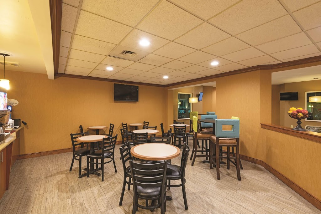 La Quinta Inn by Wyndham Buffalo Airport | 6619 Transit Rd, Williamsville, NY 14221, USA | Phone: (716) 633-1011
