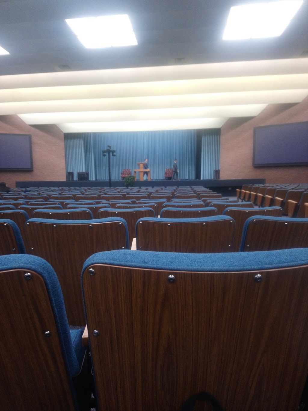 Assembly Hall of Jehovahs Witnesses | church | 2594 Bovaird Dr W, Brampton, ON L7G 4S4, Canada | 9058734100 OR +1 905-873-4100