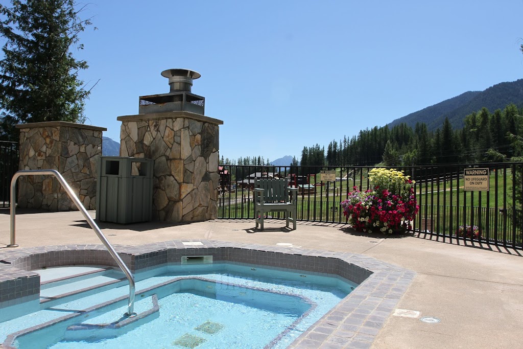 Snow Creek Lodge & Cabins | 5258 Highline Dr, Fernie, BC V0B 1M0, Canada | Phone: (250) 423-7669