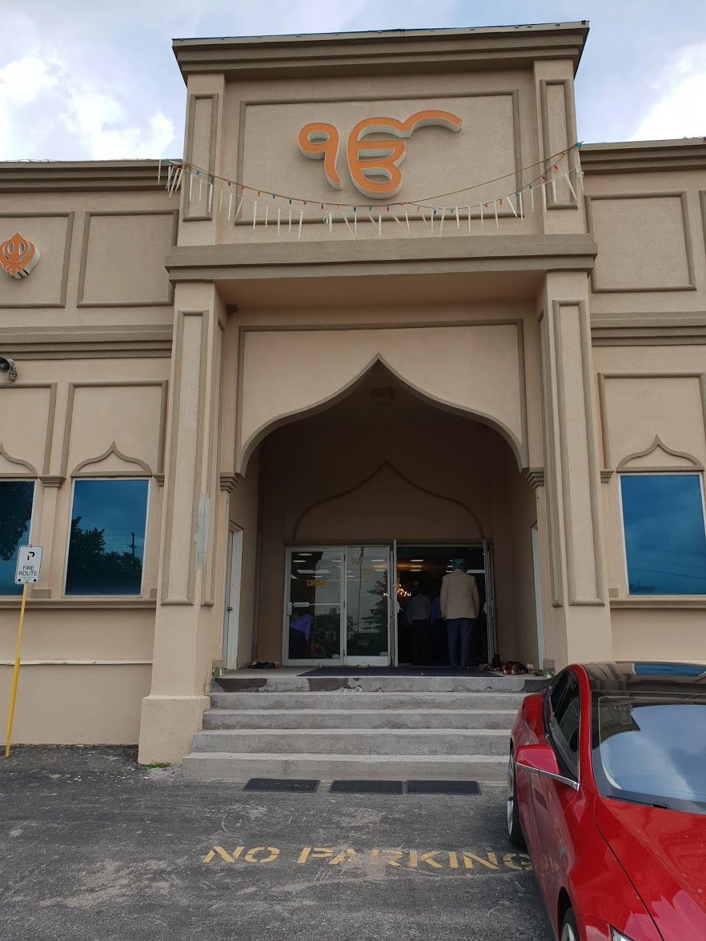 Halton Gurdwara Sahib | 2403 Khalsa Gate, Oakville, ON L6M 4J2, Canada | Phone: (905) 469-1313