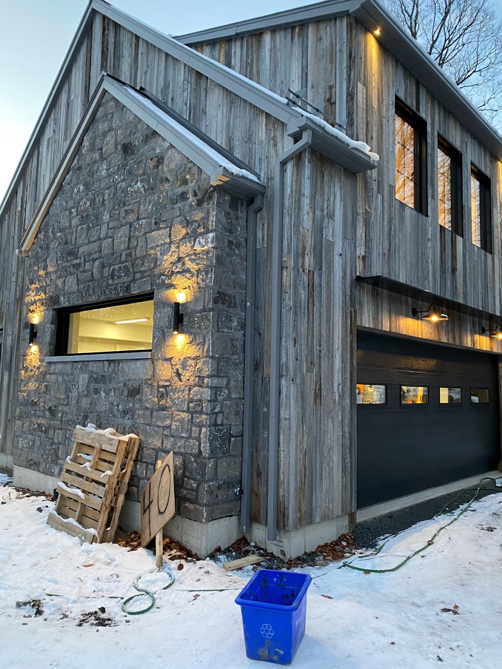Modern Home Exteriors | 644 East and West Line, Niagara-on-the-Lake, ON L0S 1J0, Canada | Phone: (647) 839-0245
