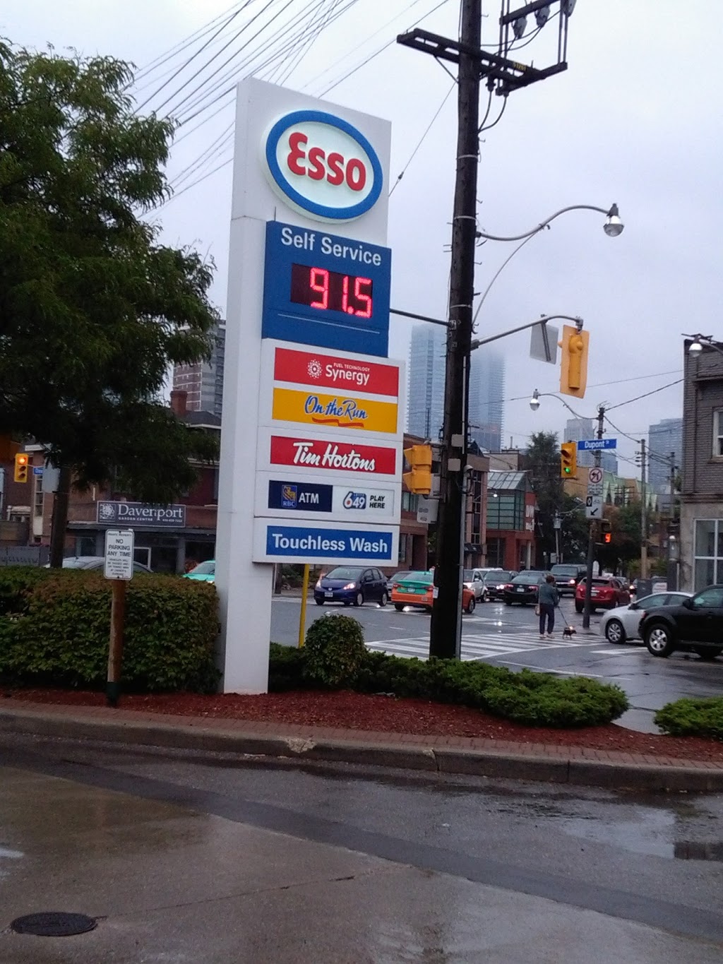 Esso | 150 Dupont St, Toronto, ON M5R 2E6, Canada | Phone: (416) 850-9636