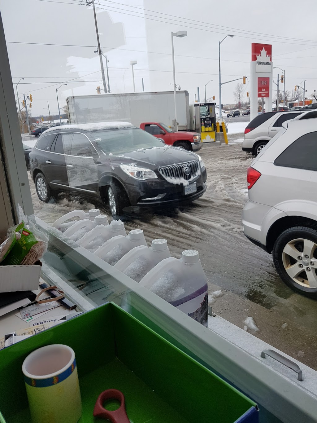 Petro-Canada | 475 ON-6, Dundas, ON L9H 7K2, Canada | Phone: (905) 689-0717